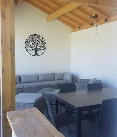 Cosy With Pool Near Ocean