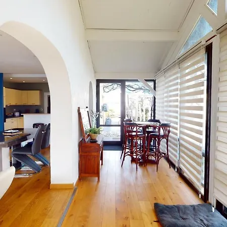 Vila Cosy With Pool Near Ocean